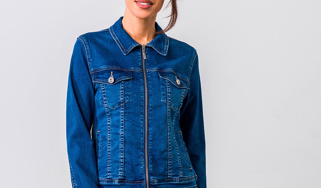 Guida Completa alla Giacca di Jeans da Donna: Storia, Outfit e Ispirazioni