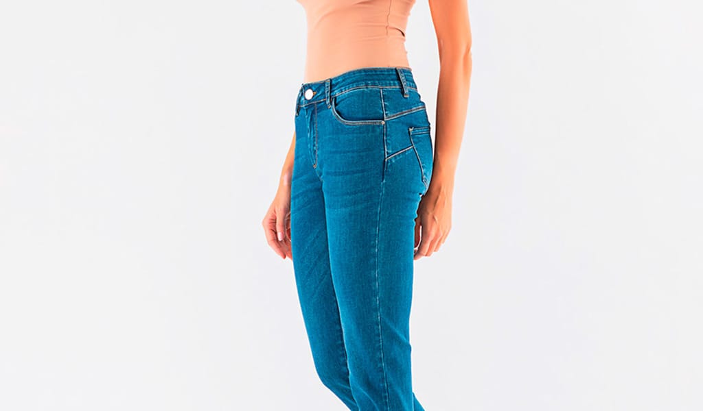 Jeans Leggero da Donna: Il Capo Essenziale per un Look Estivo Perfetto
