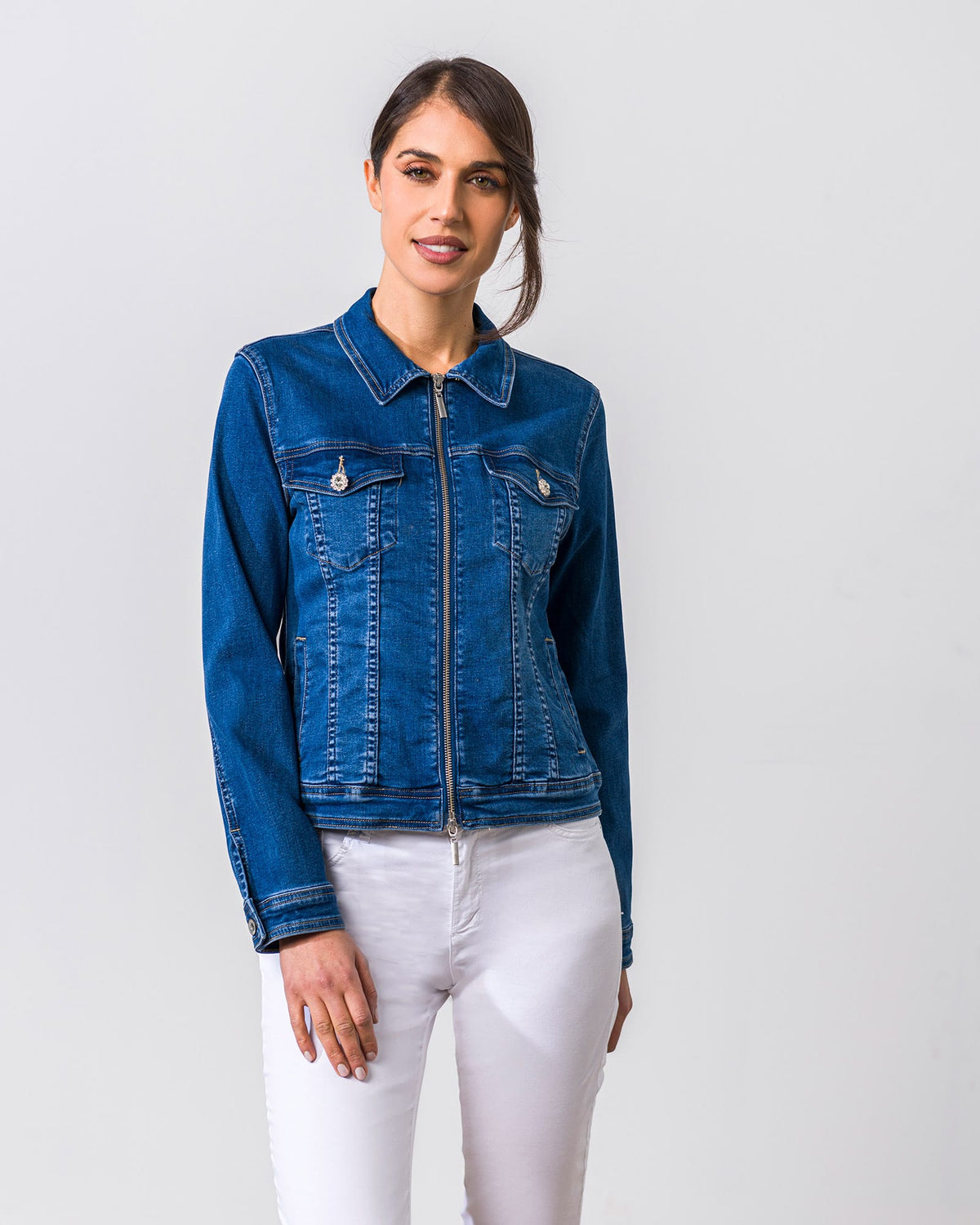 Stile casual-chic: come abbinare il giubbotto di jeans a qualsiasi outfit