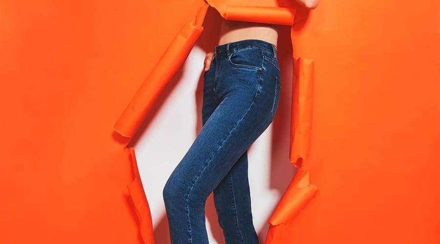 Guida sugli Abbinamenti di Colori per Jeans e Pantaloni