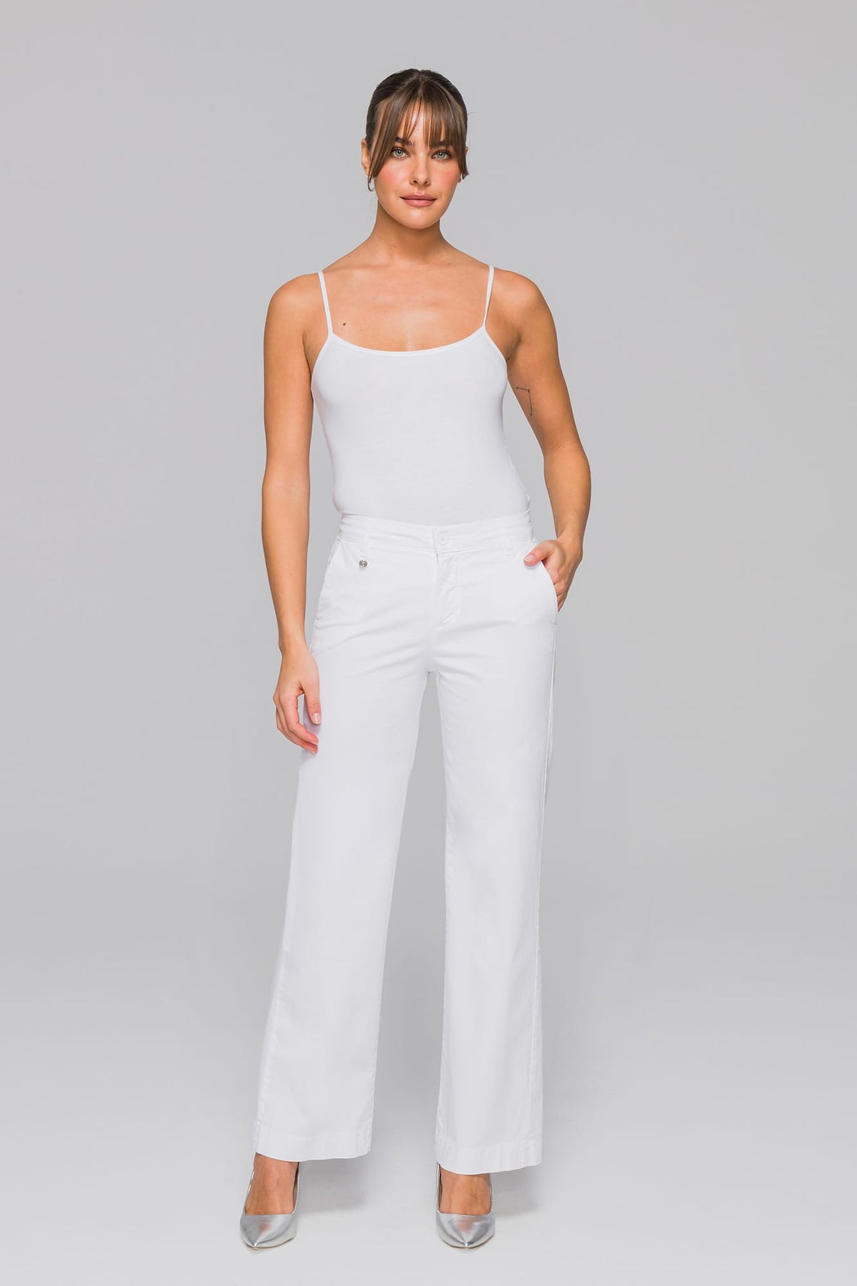 Pantaloni larghi estivi: freschezza e stile in ogni occasione