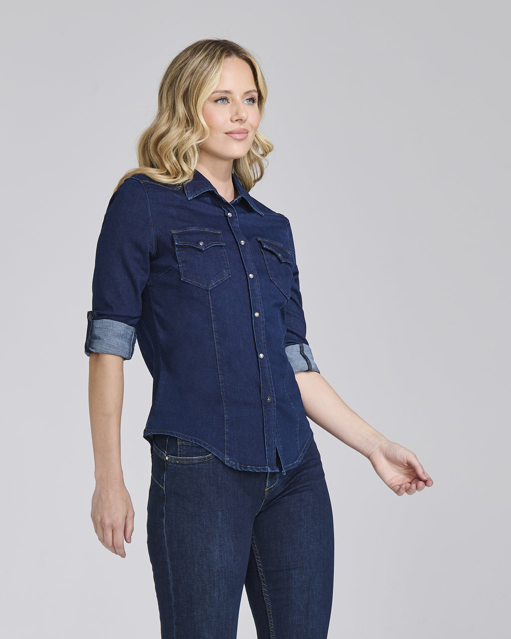 Camicia di jeans blu con tasche donna – Chiara Dalba, foto 2