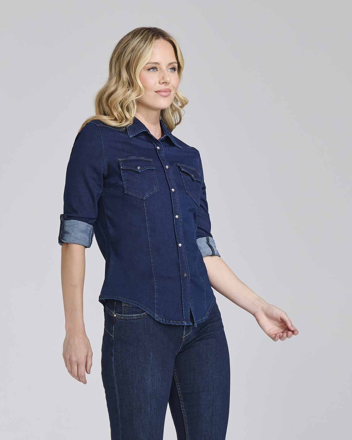 Camicia di jeans blu con tasche donna – Chiara Dalba, foto 2