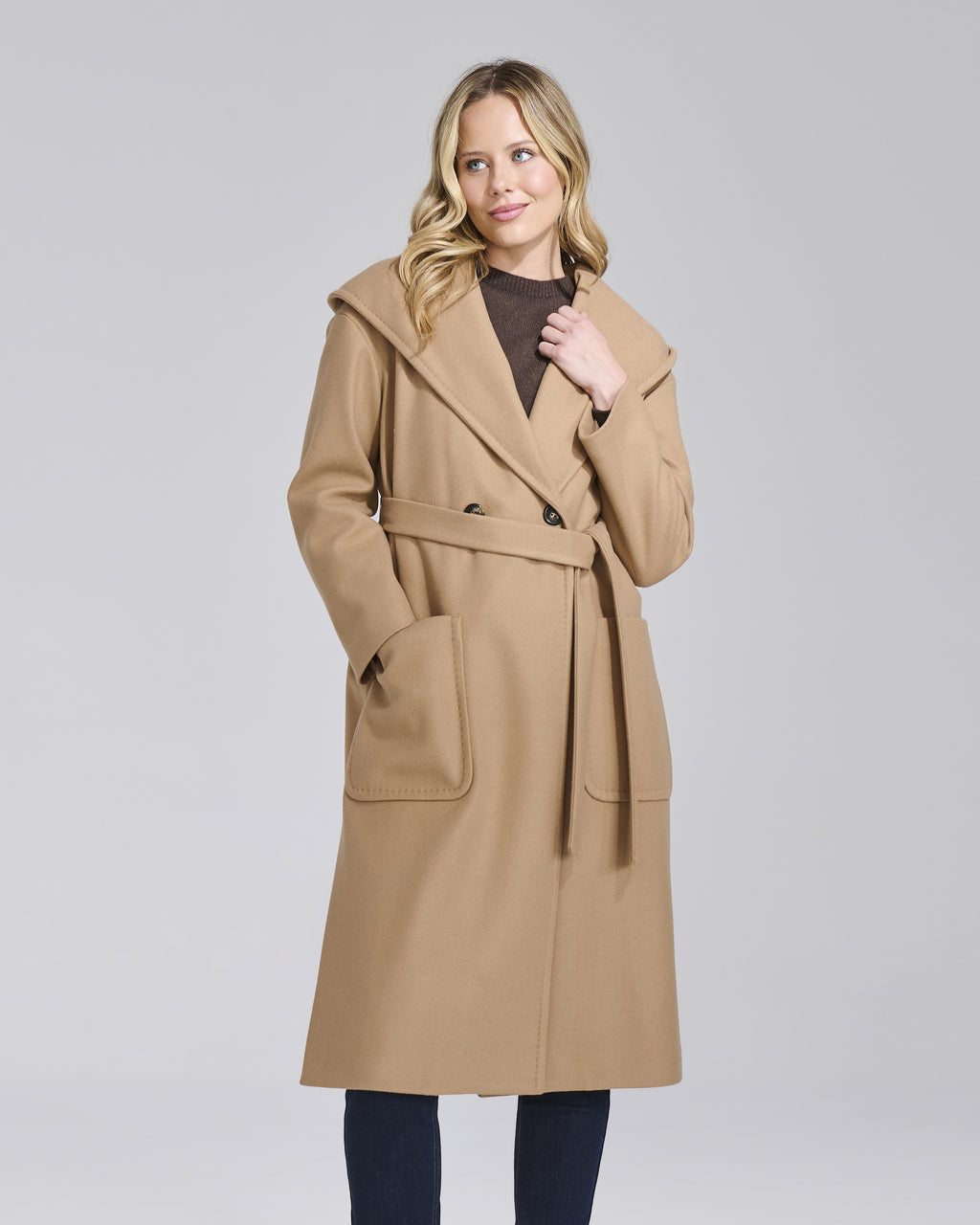 Cappotto con cintura e cappuccio donna, colore Cammello – Chiara Dalba