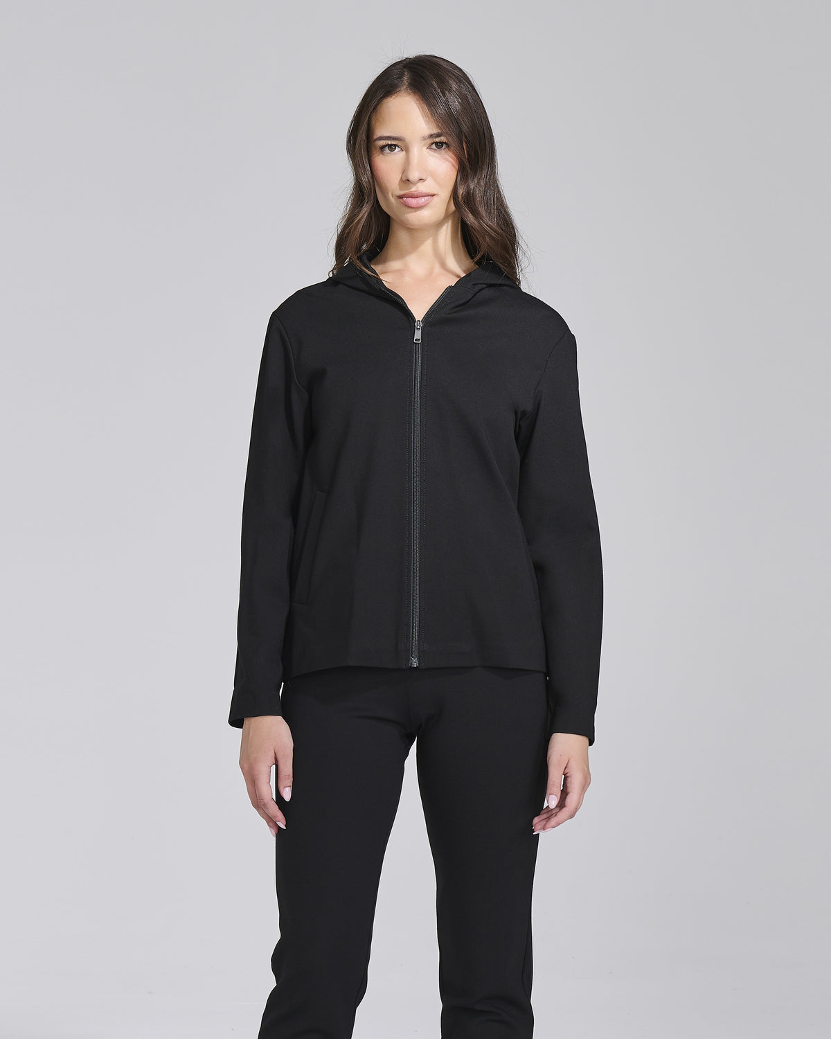 Giacca in maglina con cappuccio e zip donna, colore Nero – Chiara Dalba