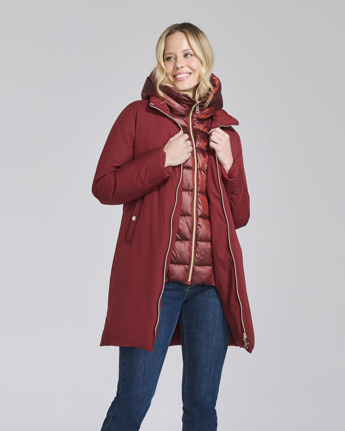 Piumino lungo con cappuccio donna, colore Vino – Chiara Dalba