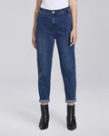 Jeans carrot con tasche chino e risvolti