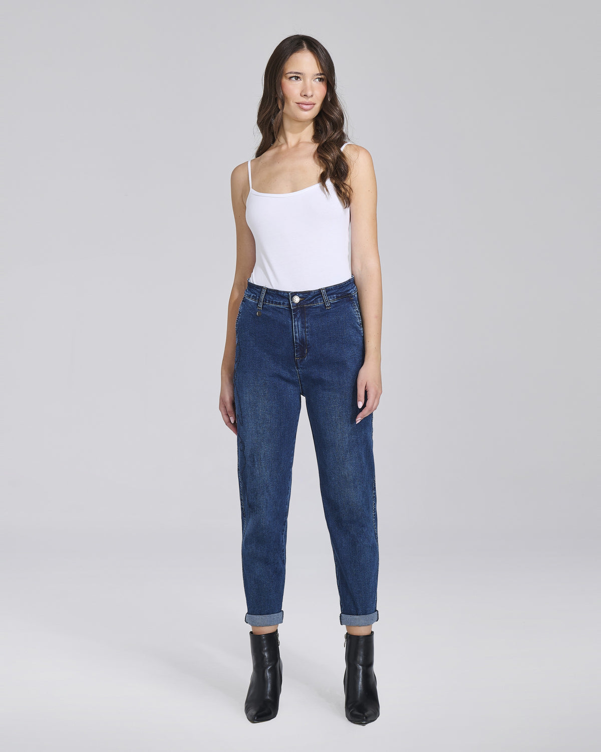 Jeans carrot con tasche chino e risvolti donna – Chiara Dalba