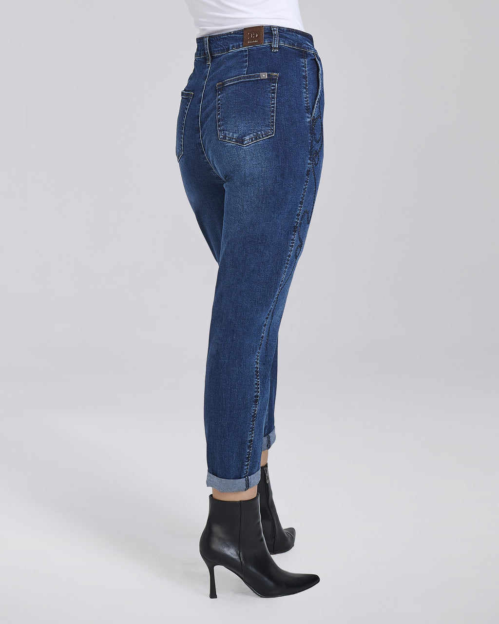 Jeans carrot con tasche chino e risvolti donna – Chiara Dalba, foto 7