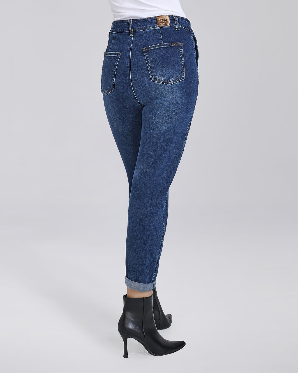 Jeans carrot con tasche chino e risvolti donna – Chiara Dalba, foto 8