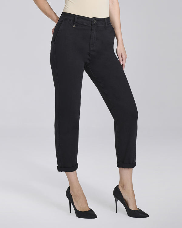 Jeans carrot nero con tasche chino e risvolti