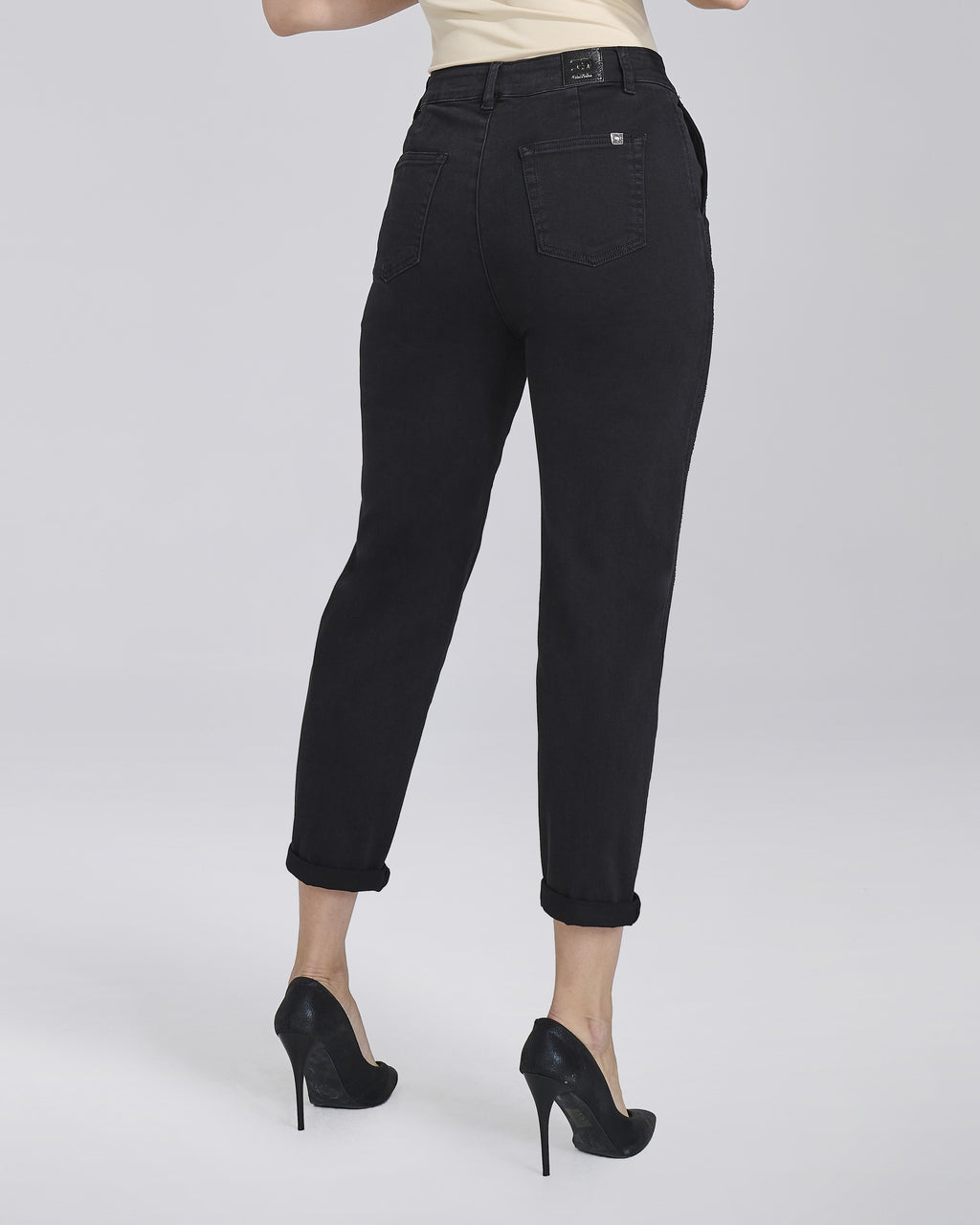 Jeans carrot nero con tasche chino e risvolti donna – Chiara Dalba, foto 9