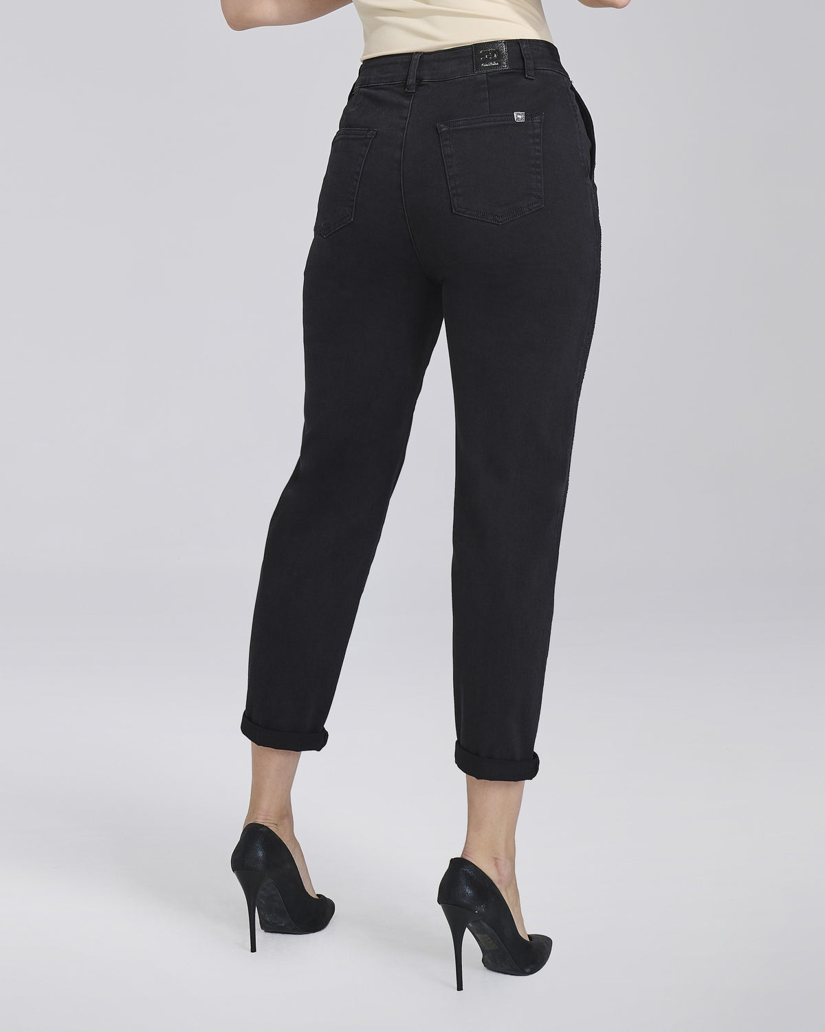Jeans carrot nero con tasche chino e risvolti donna – Chiara Dalba, foto 9