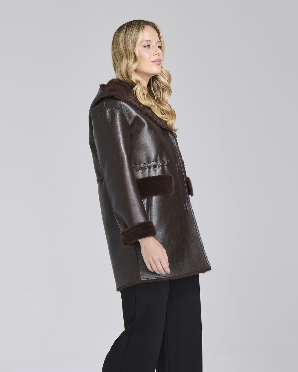 Giacca double ecopelle ed ecopelliccia con cappuccio donna – Chiara Dalba, foto 3