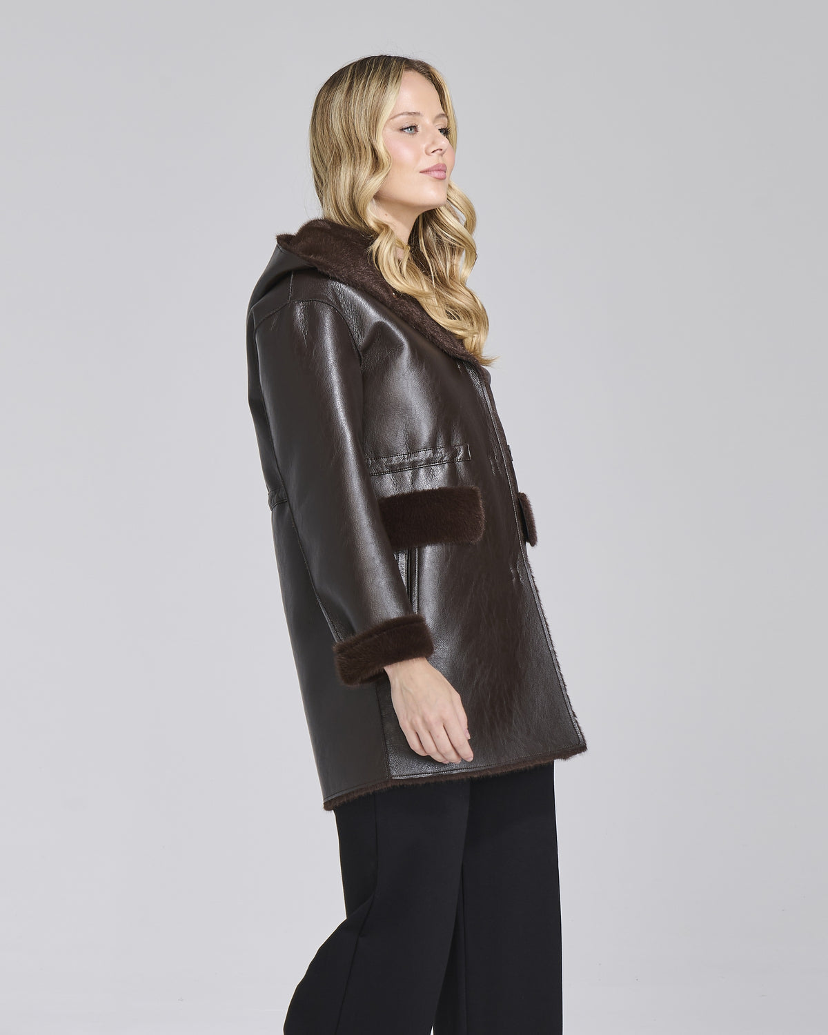 Giacca double ecopelle ed ecopelliccia con cappuccio donna – Chiara Dalba, foto 3