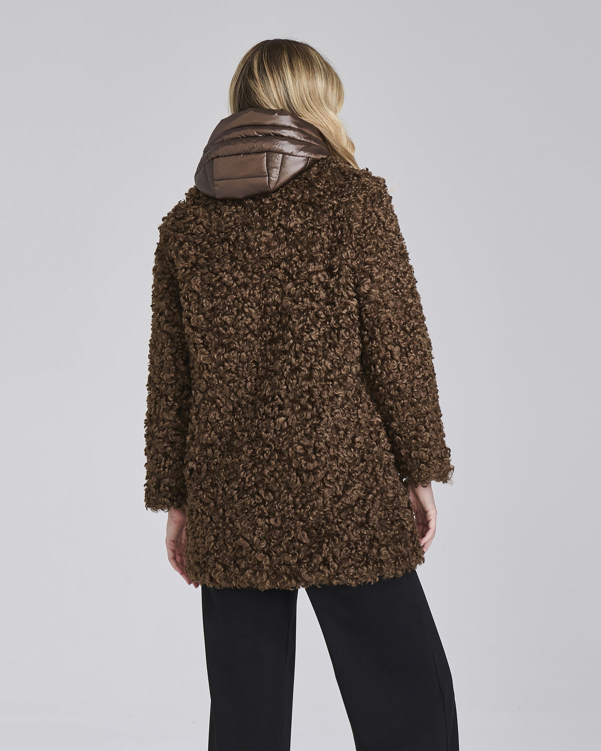 Cappotto in ecopelliccia riccia con cappuccio donna – Chiara Dalba, foto 4