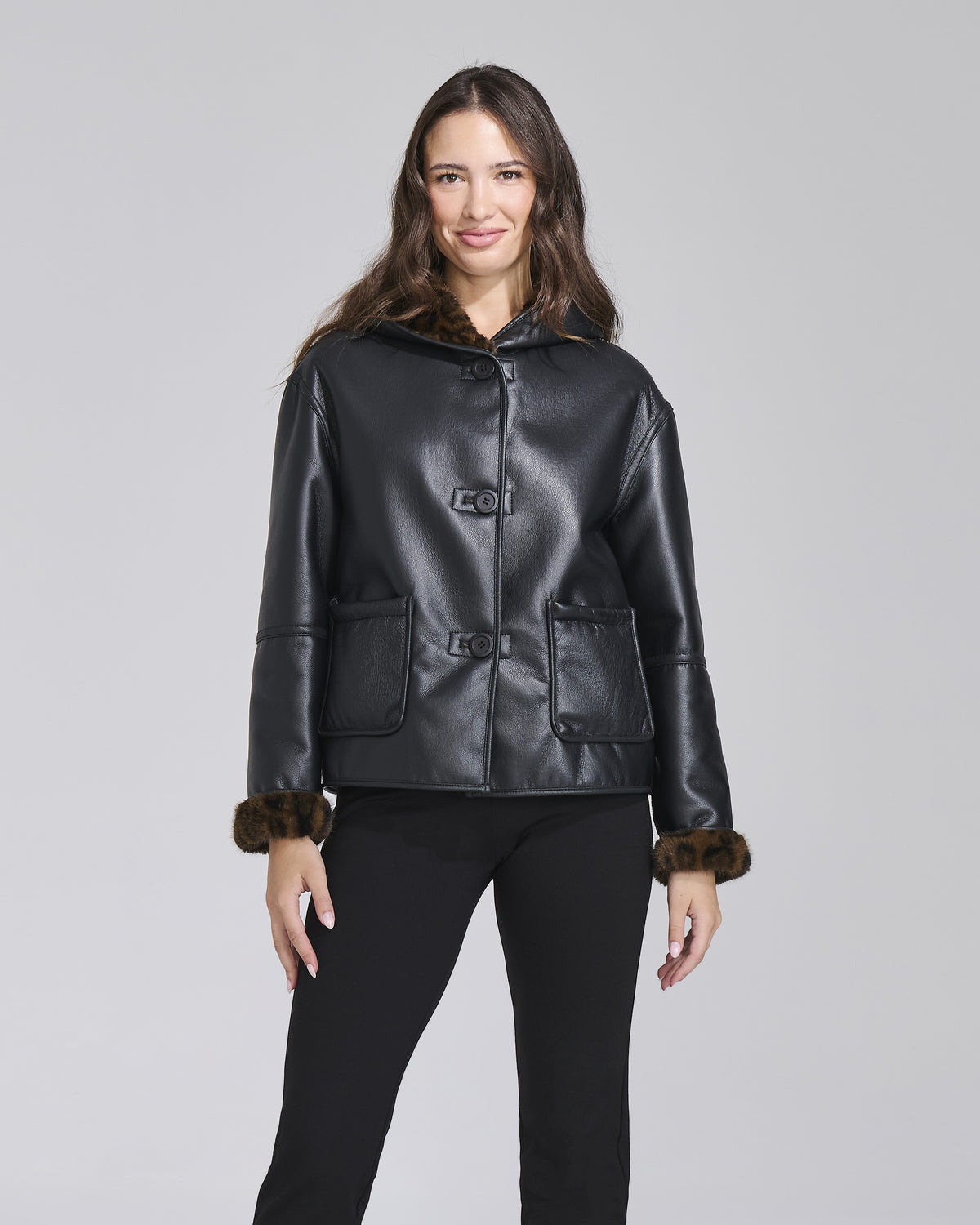 Giacca double ecopelle e ecopelliccia maculata donna, colore Nero – Chiara Dalba