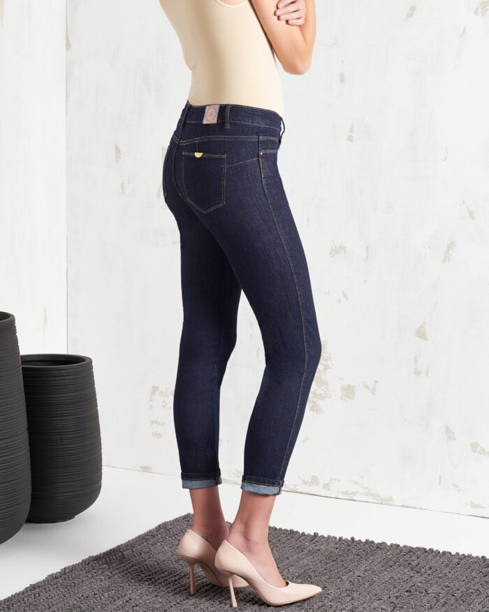 Capri jeans with push-up yoke