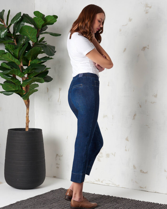 Jeans with elasticated waist and turn-ups