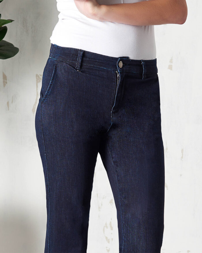 Jeans with elastic band at the back