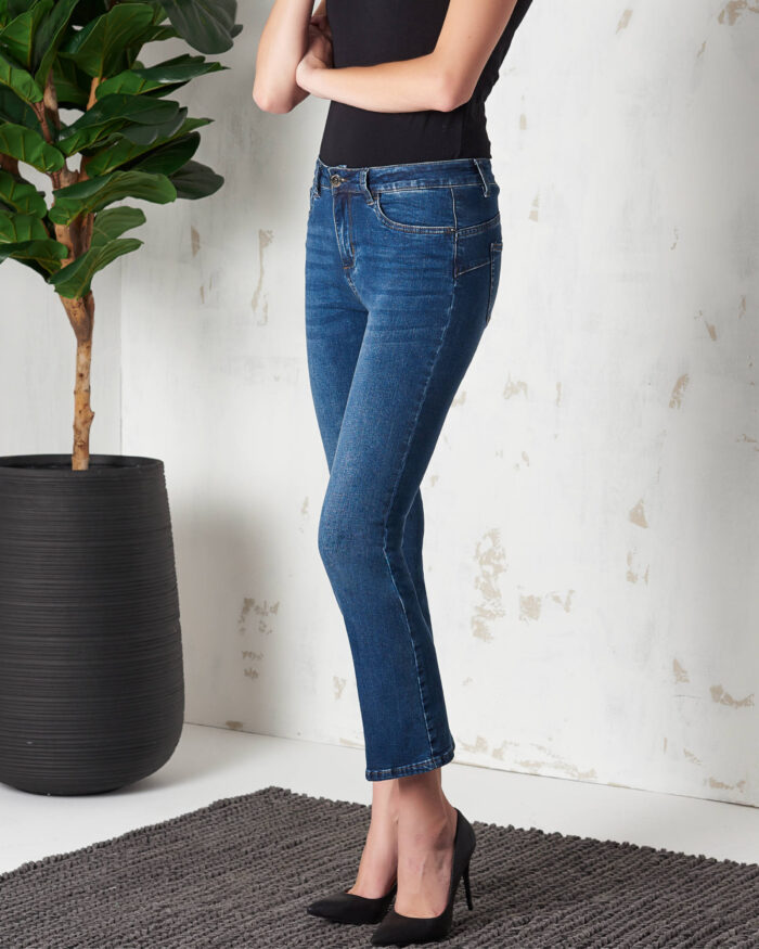 5-pocket trumpet jeans with push-up effect
