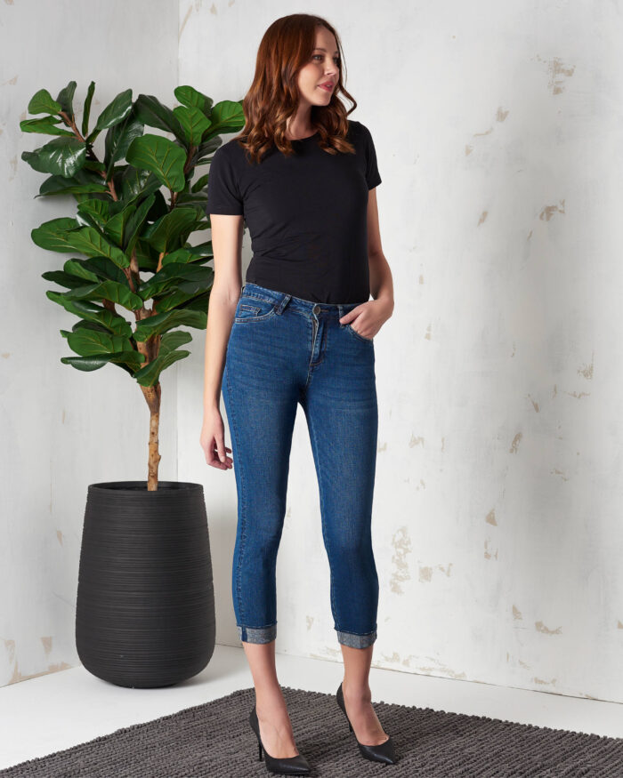 Jeans with turn-ups, strass and push-up effect