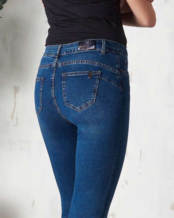 Jeans with turn-ups, strass and push-up effect