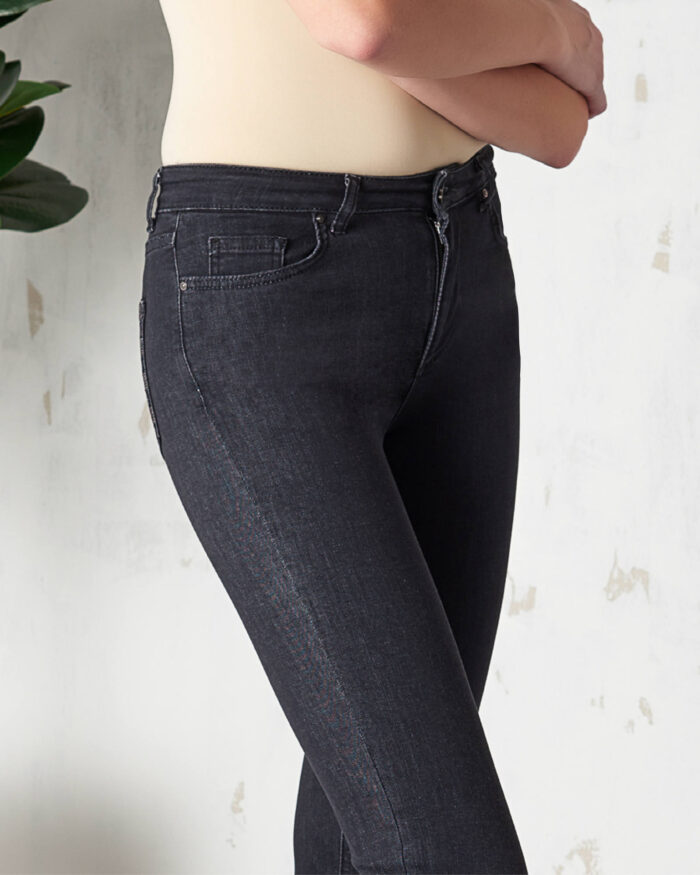 Jeans 5 tasche push up con tasca di strass
