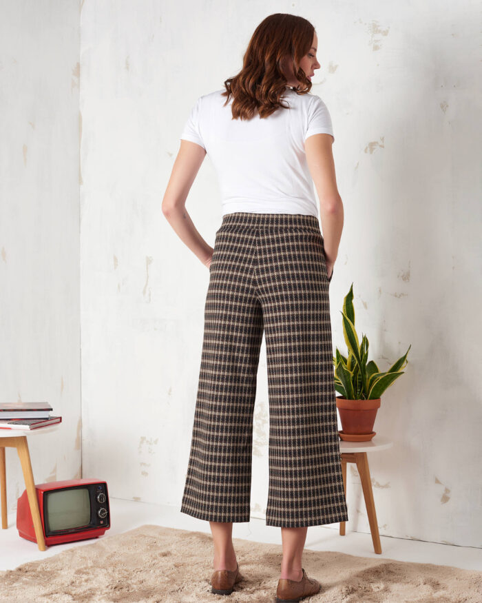 Loose-fitting trousers in Milano stitch