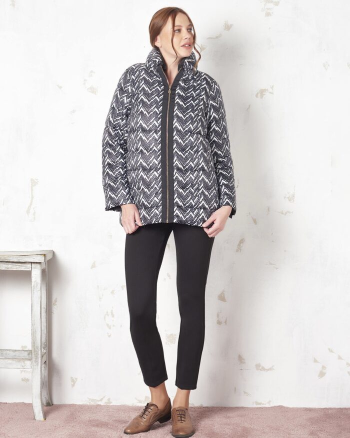Patterned and black double-face jacket