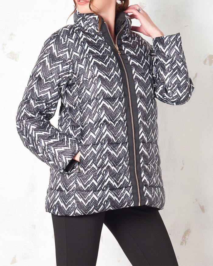 Patterned and black double-face jacket