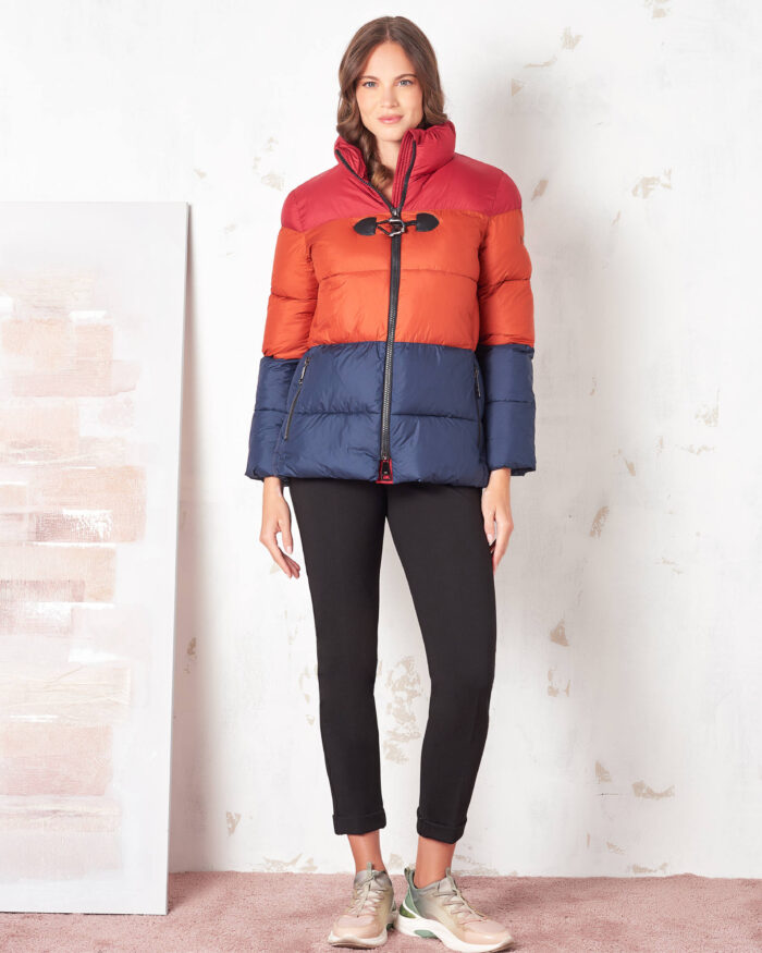 Three-colour short jacket with zip and frog fastener