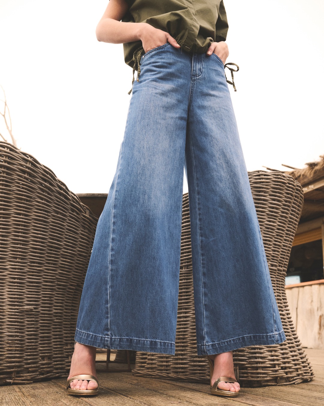 Pantaloni larghi estivi: freschezza e stile in ogni occasione Pantaloni larghi estivi: freschezza e stile in ogni occasione
