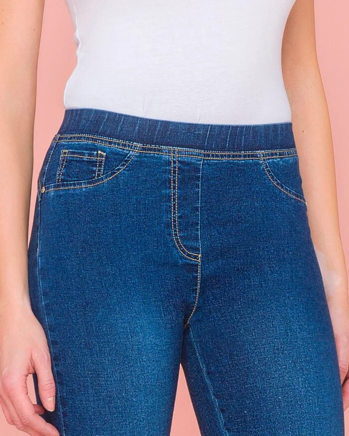Jeans con cinturino elastico