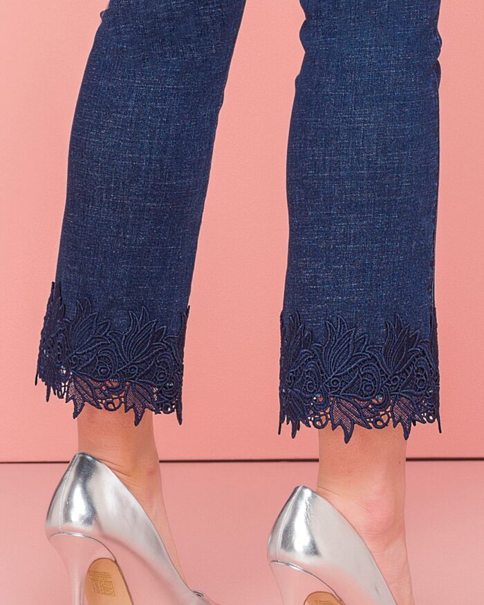 Jeans with bottom lace