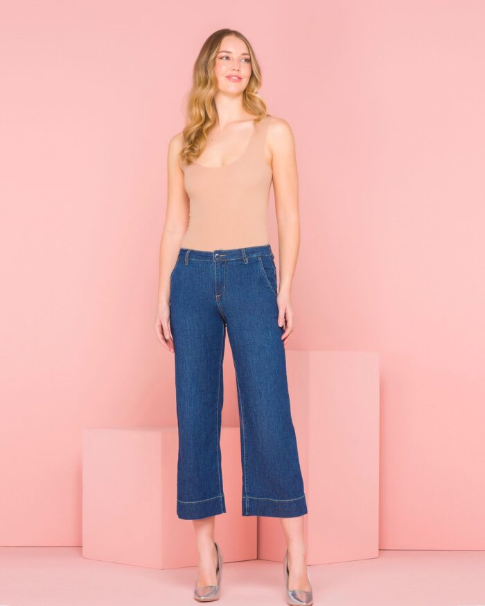 Loose-fitting trumpet jeans