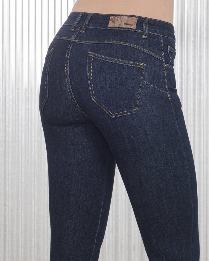 Jeans Capri con Strass sul Fondo e Carre' Ergonomico