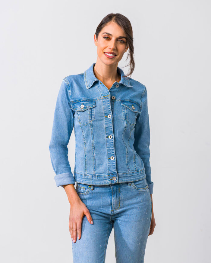 Jeans jacket with buttons