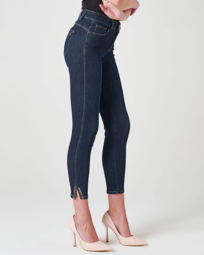 Push-Up Jeans with Pockets