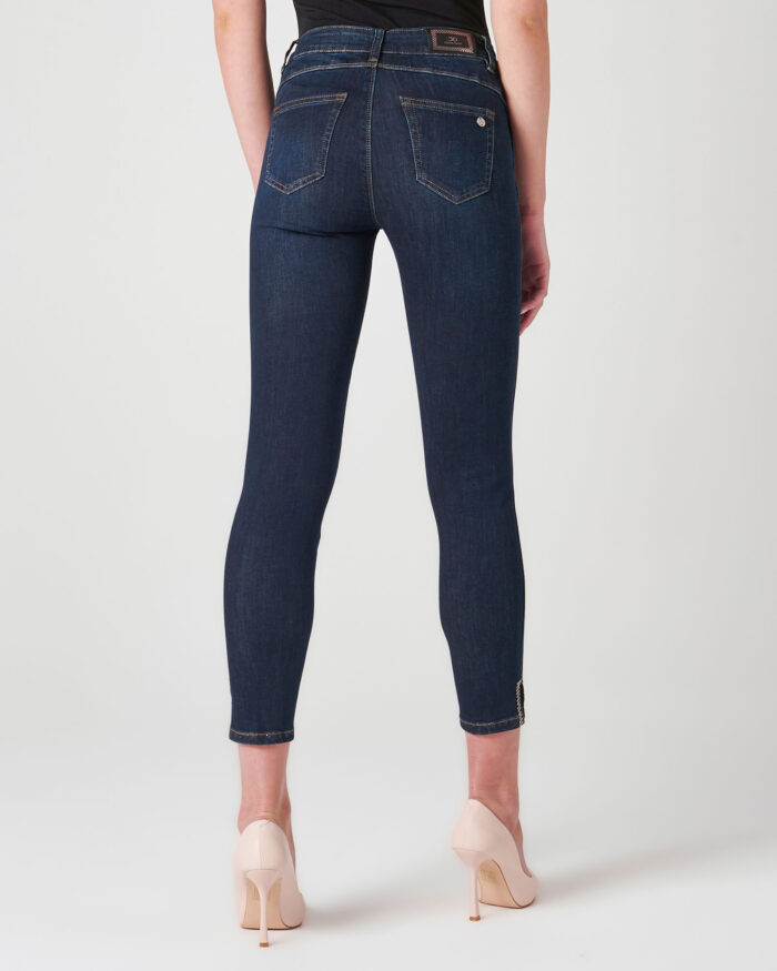 Push-Up Jeans with Pockets