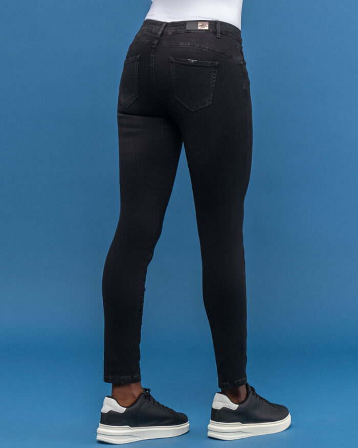 Jeans with Pockets and Push-Up Yoke